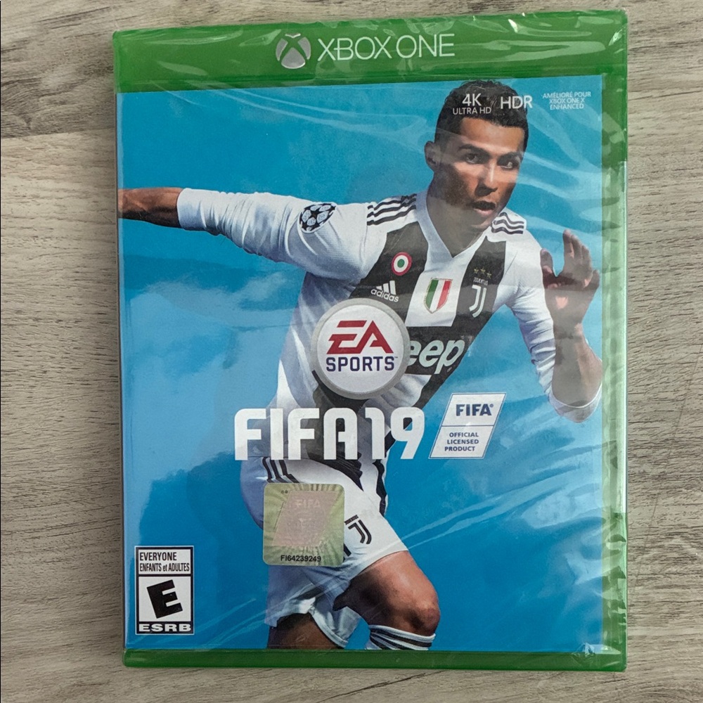 FIFA 19 Xbox One Game - Green and Blue Cover